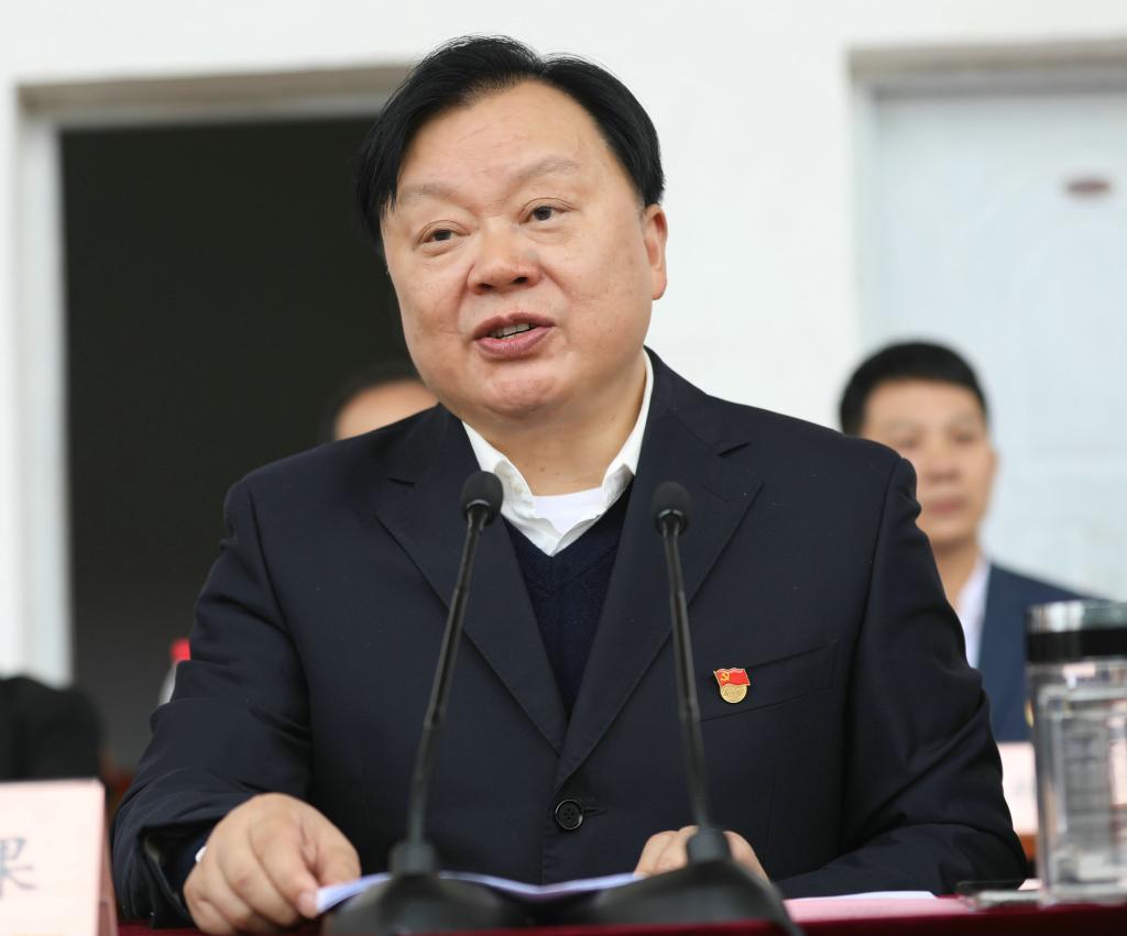 党委书记,武装部第一部长钟乐海;党委副书记,校长何礼果;游仙区武装部