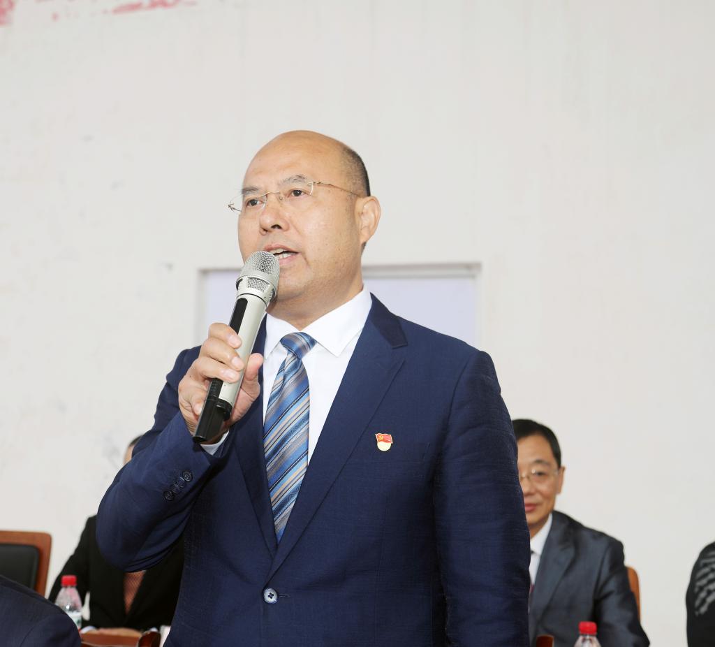 党委书记钟乐海宣布赛事开幕,校长何礼果致开幕辞,副校长杨建国主持